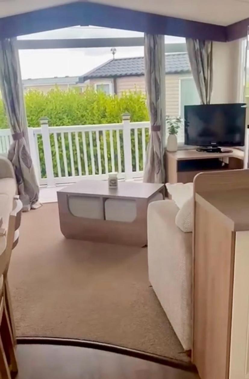 Caravan Church Farm Holiday Village Pagham Buitenkant foto