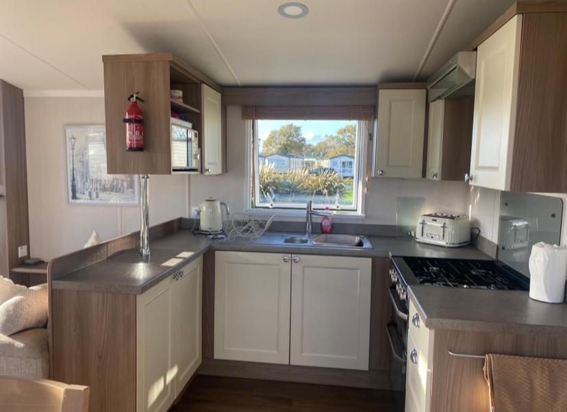 Caravan Church Farm Holiday Village Pagham Buitenkant foto