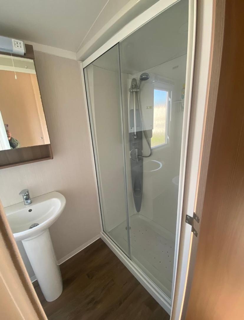 Caravan Church Farm Holiday Village Pagham Buitenkant foto