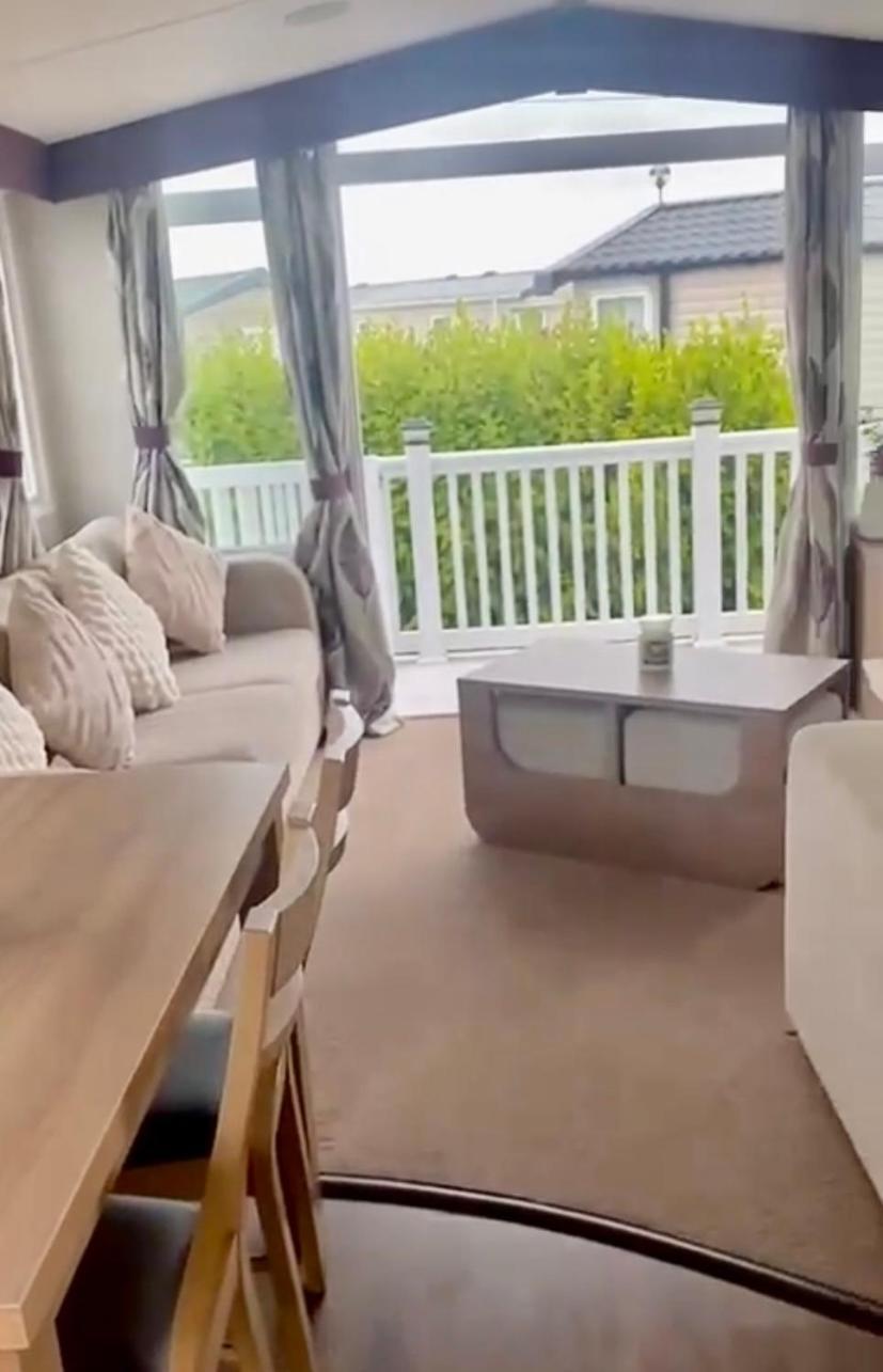 Caravan Church Farm Holiday Village Pagham Buitenkant foto